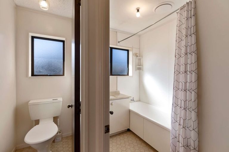 Photo of property in 2/10 Wellington Street, Papakura, 2110