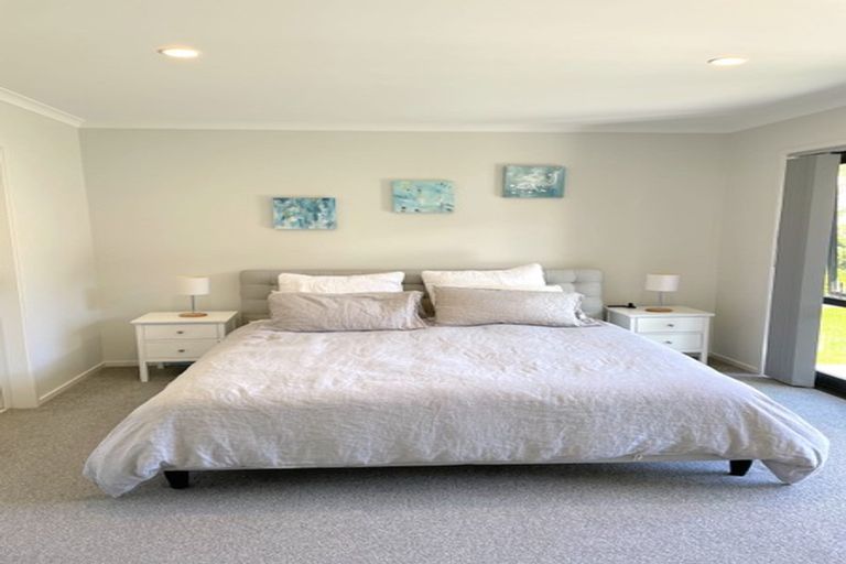 Photo of property in 17 Mooring Close, Whitby, Porirua, 5024