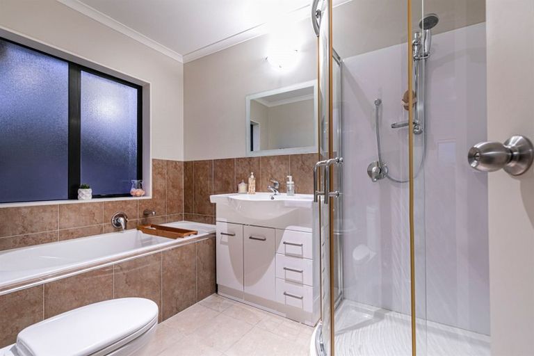 Photo of property in 22 Bradnor Meadows Drive, Swanson, Auckland, 0612