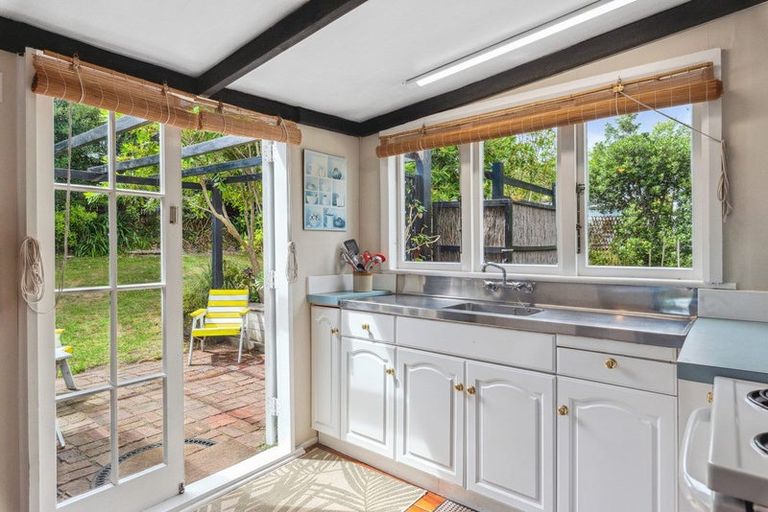 Photo of property in 11 Waimea Road, Waikanae Beach, Waikanae, 5036