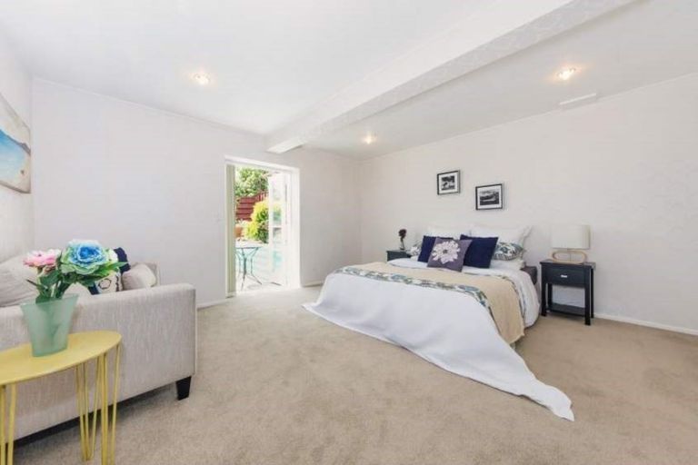 Photo of property in 25 The Crest, Sunnyhills, Auckland, 2010