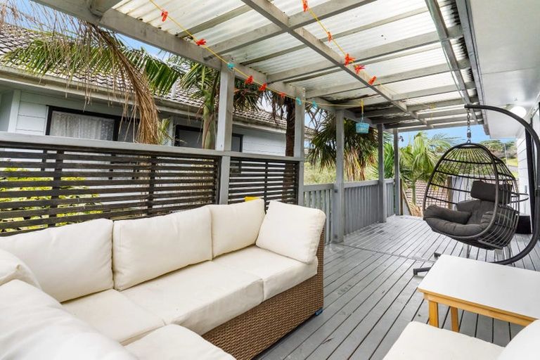 Photo of property in 2/20 Landsdale Place, Massey, Auckland, 0614