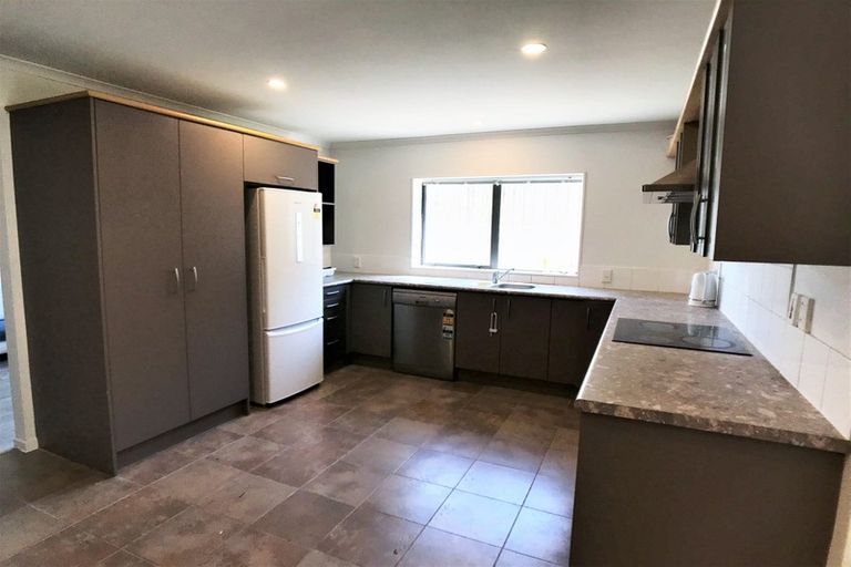 Photo of property in 2/198 Archers Road, Glenfield, Auckland, 0629