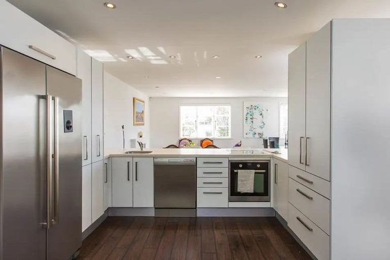 Photo of property in 132 Kohimarama Road, Kohimarama, Auckland, 1071