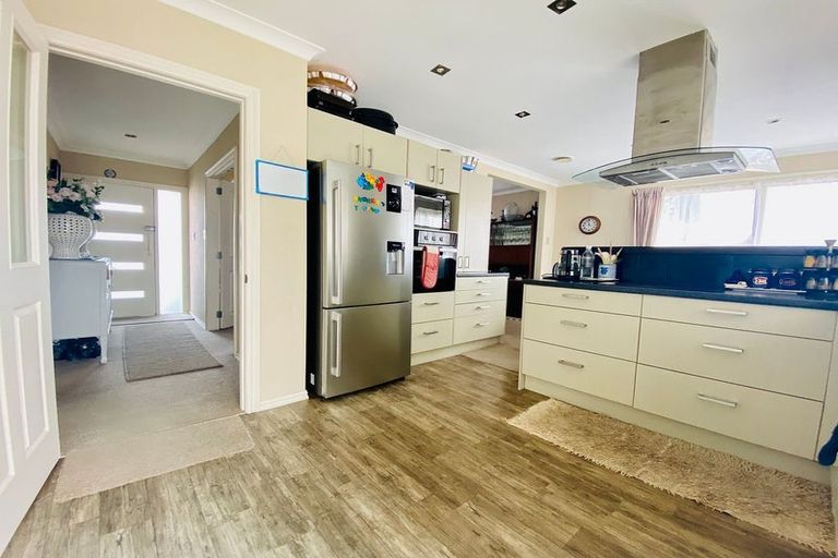 Photo of property in 104 Ti Rakau Drive, Pakuranga, Auckland, 2010