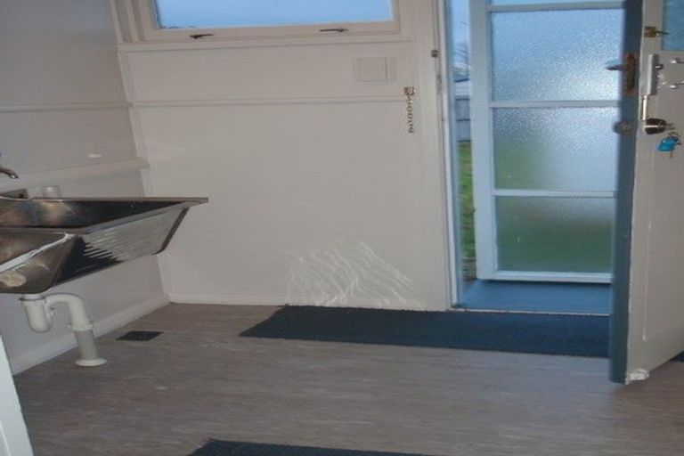 Photo of property in 11 Virgil Place, Northcote, Christchurch, 8052