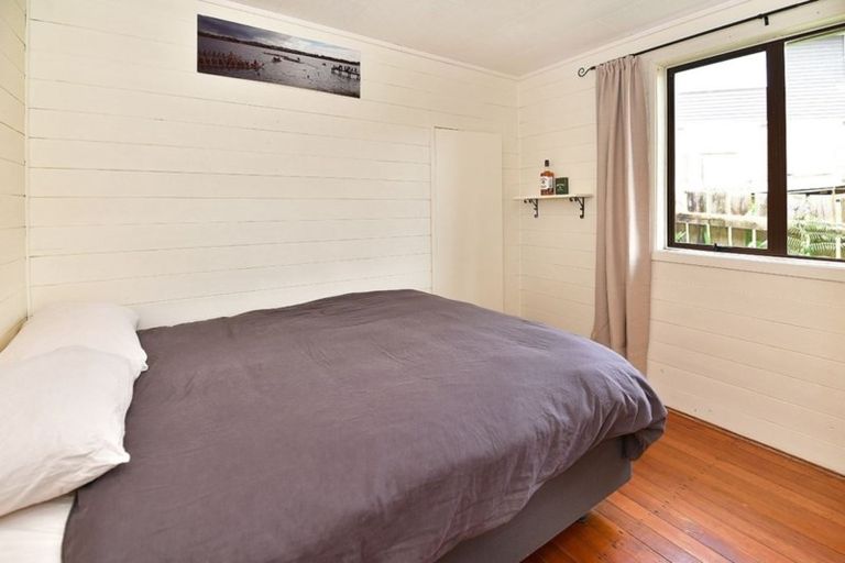 Photo of property in 20 Downer Street, Helensville, 0800