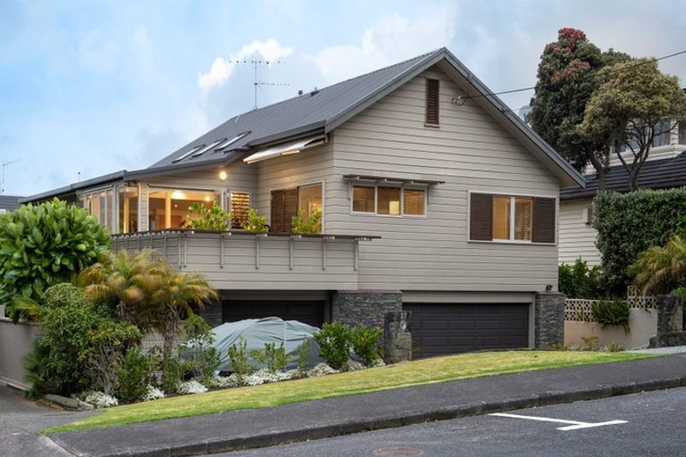 Photo of property in 27 Ocean View Road, Milford, Auckland, 0620