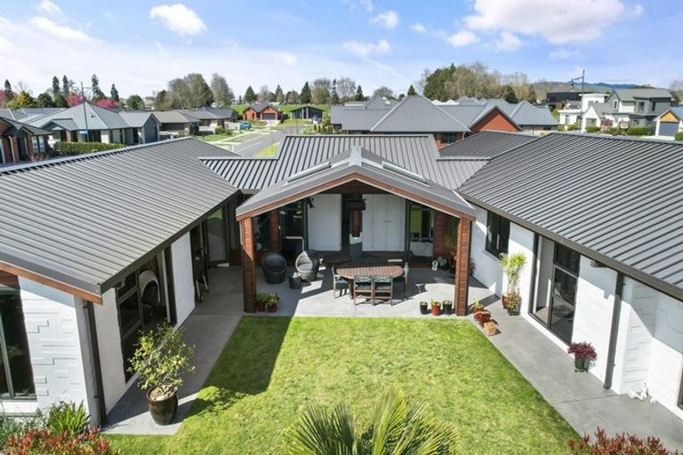 Photo of property in 2 Clifford Close, Leamington, Cambridge, 3432