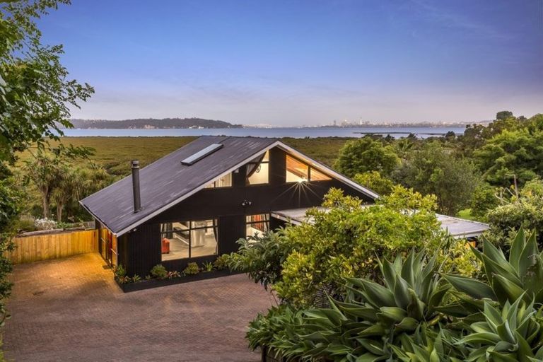 Photo of property in 1/44 Rewarewa Road, Te Atatu Peninsula, Auckland, 0610