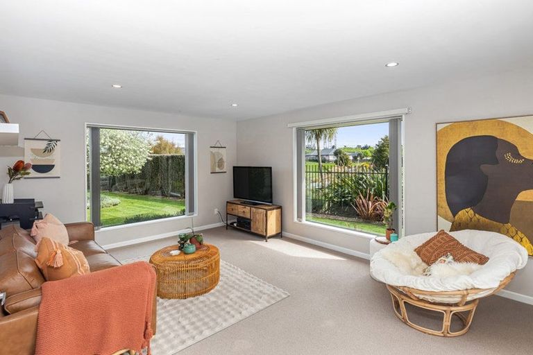 Photo of property in 71 Rannoch Drive, Broomfield, Christchurch, 8042