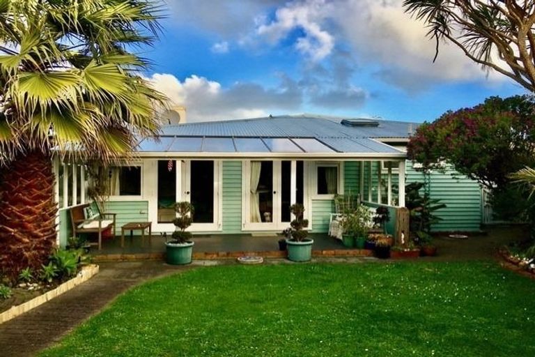 Photo of property in 1 Sunset Parade, Plimmerton, Porirua, 5026