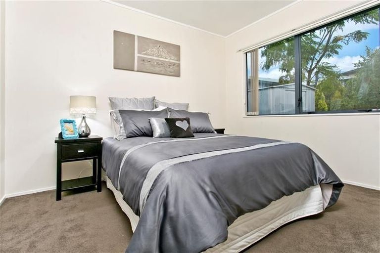 Photo of property in 106 Unsworth Drive, Unsworth Heights, Auckland, 0632
