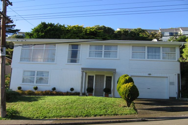 Photo of property in 64 Catherine Crescent, Paparangi, Wellington, 6037