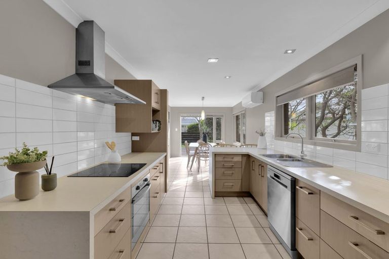 Photo of property in 8 Braid Road, St Andrews, Hamilton, 3200