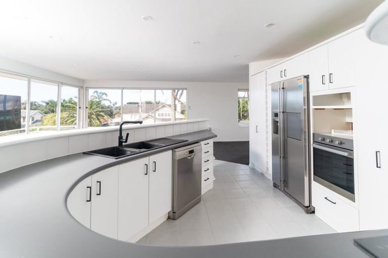 Photo of property in 1/2 Ocean View Road, Milford, Auckland, 0620