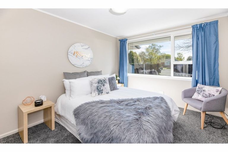 Photo of property in 16 Saunders Place, Redwood, Christchurch, 8051