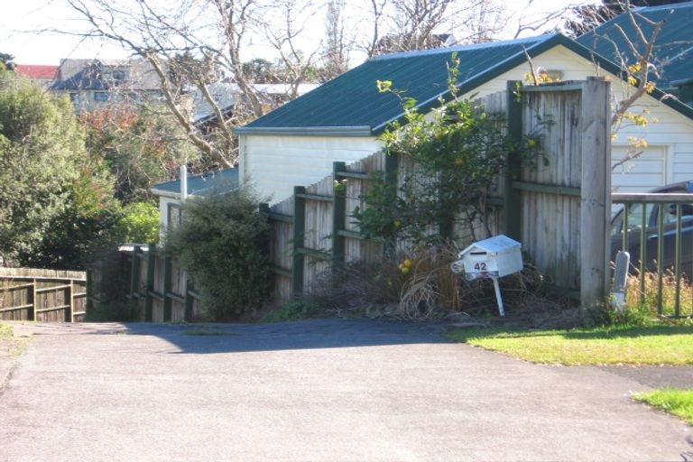 Photo of property in 2/40 Kingsclere Place, Goodwood Heights, Auckland, 2105