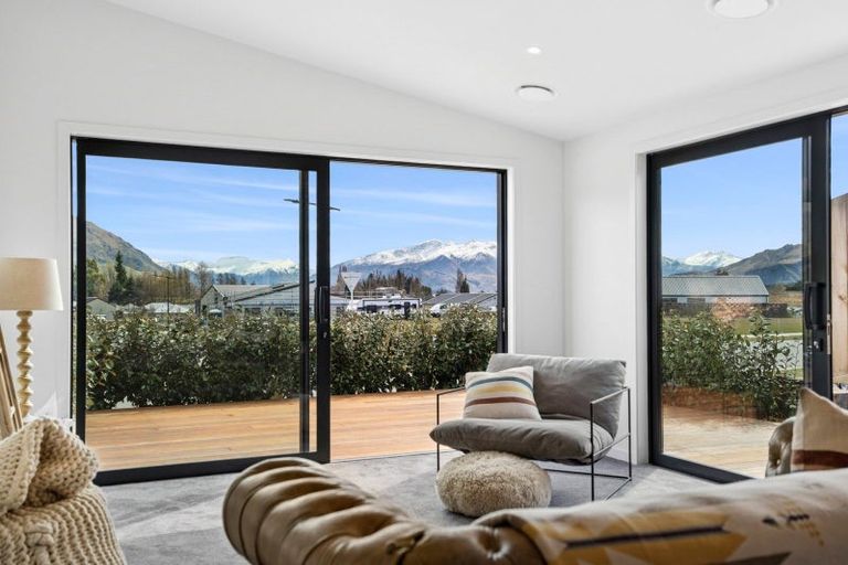 Photo of property in 42 Doug Ledgerwood Drive, Wanaka, 9305
