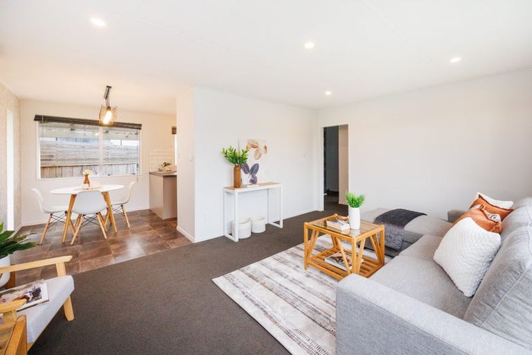 Photo of property in 18 Cumberland Place, Kelvin Grove, Palmerston North, 4414