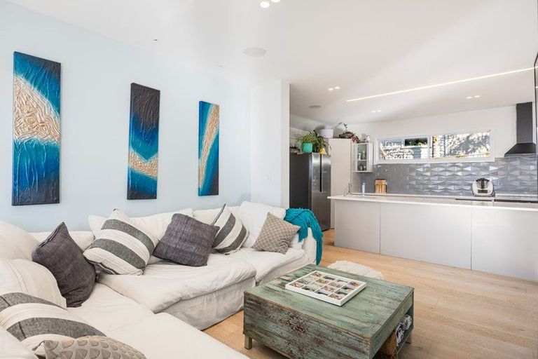 Photo of property in 29 Masterton Road, Rothesay Bay, Auckland, 0630