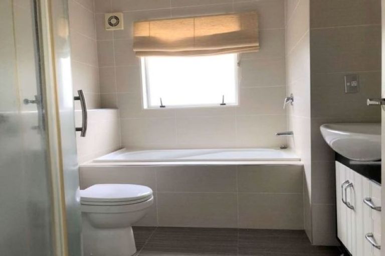 Photo of property in 23 Gibbston Crescent, Flat Bush, Auckland, 2016