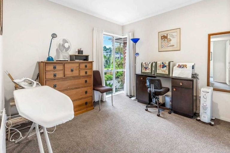 Photo of property in 8 Landvale Court, Browns Bay, Auckland, 0630