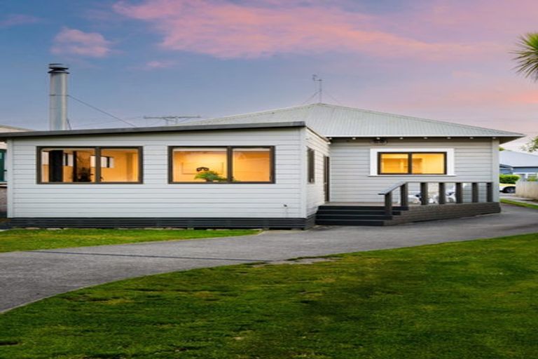 Photo of property in 380 Bay View Road, Saint Clair, Dunedin, 9012