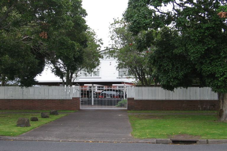 Photo of property in 494 Don Buck Road, Massey, Auckland, 0614