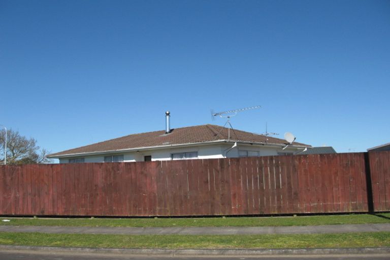 Photo of property in 6 Wing Crescent, Papakura, 2110