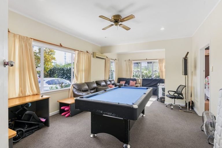 Photo of property in 218 Hillcrest Road, Hillcrest, Hamilton, 3216