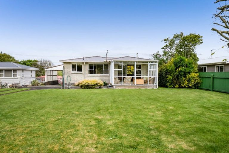 Photo of property in 6 Graham Street, Eltham, 4322