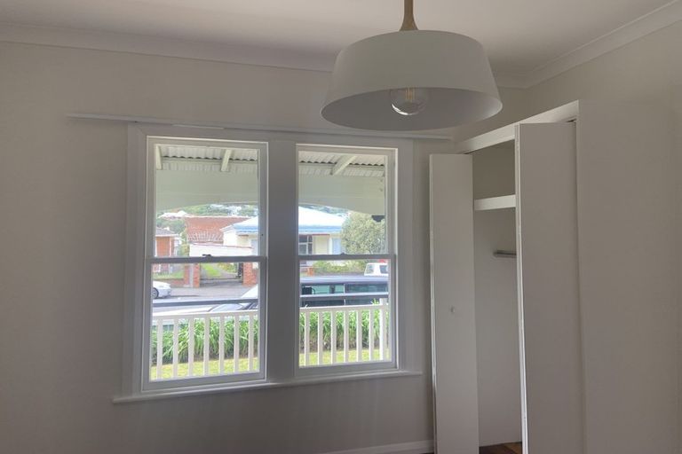 Photo of property in 24 Derwent Street, Island Bay, Wellington, 6023