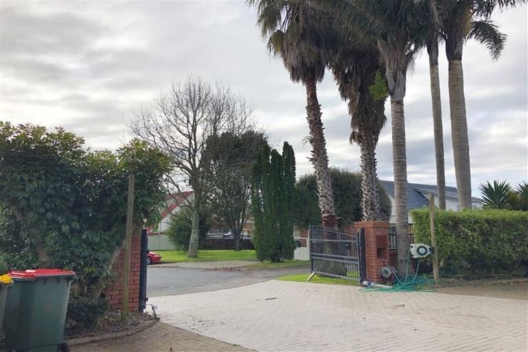 Photo of property in 10 Gigi Place, Conifer Grove, Takanini, 2112