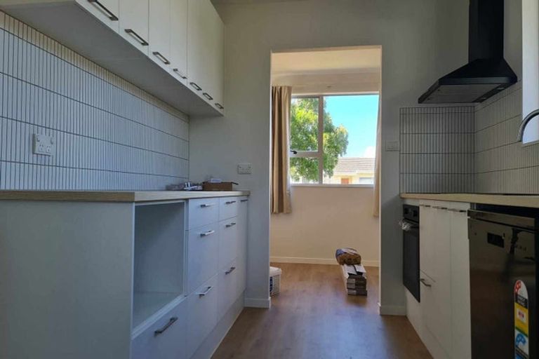 Photo of property in 3 St Margaret Place, West Harbour, Auckland, 0618