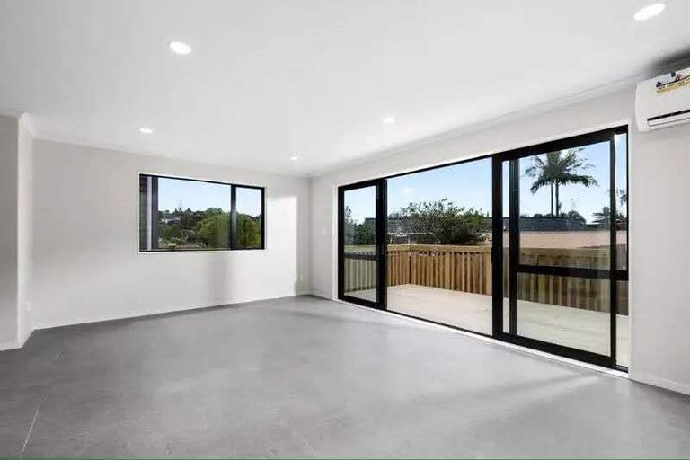 Photo of property in 10c Neilon Place, Northcross, Auckland, 0632