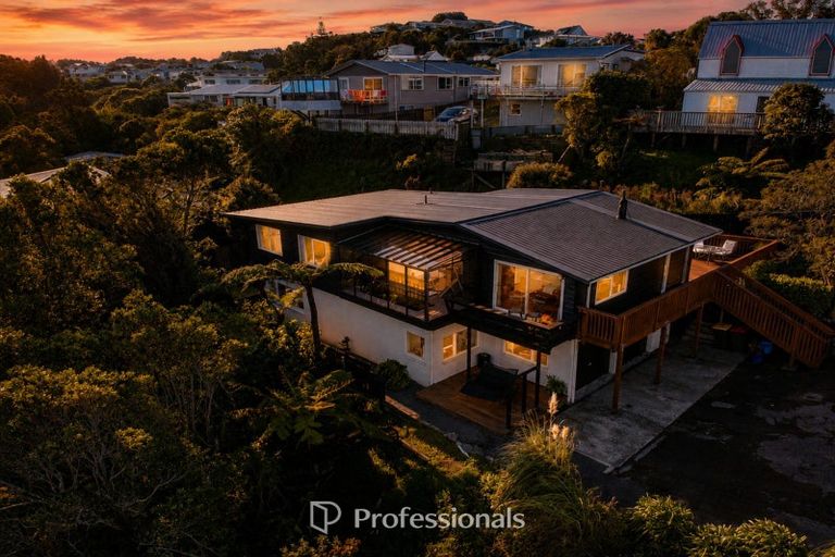 Photo of property in 52 Cypress Drive, Maungaraki, Lower Hutt, 5010