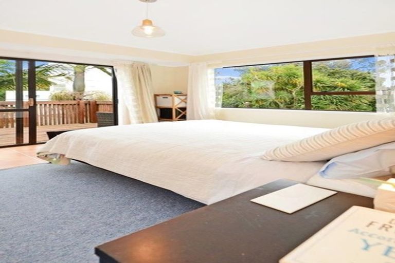 Photo of property in 1/52 Rambler Crescent, Beach Haven, Auckland, 0626