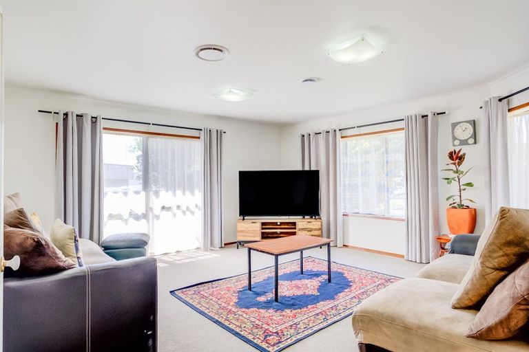 Photo of property in 1 Melfort Place, Nawton, Hamilton, 3200