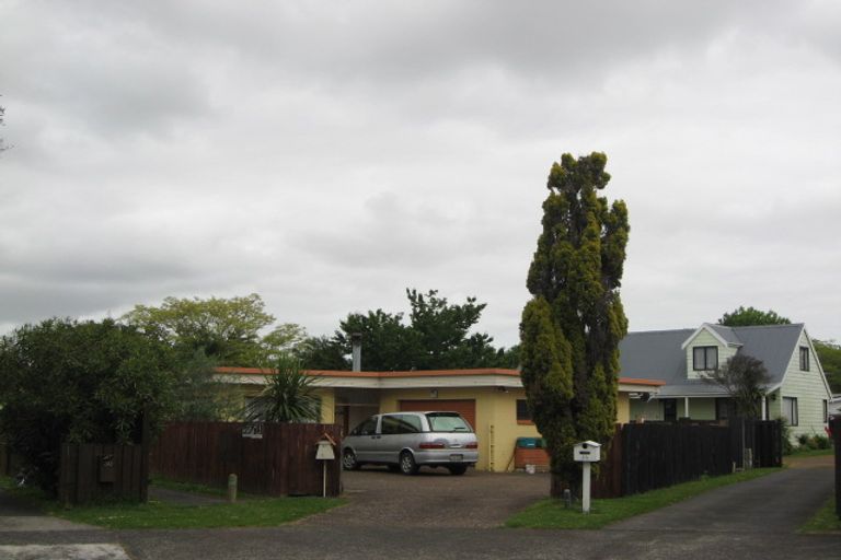 Photo of property in 32 Waiari Road, Conifer Grove, Takanini, 2112