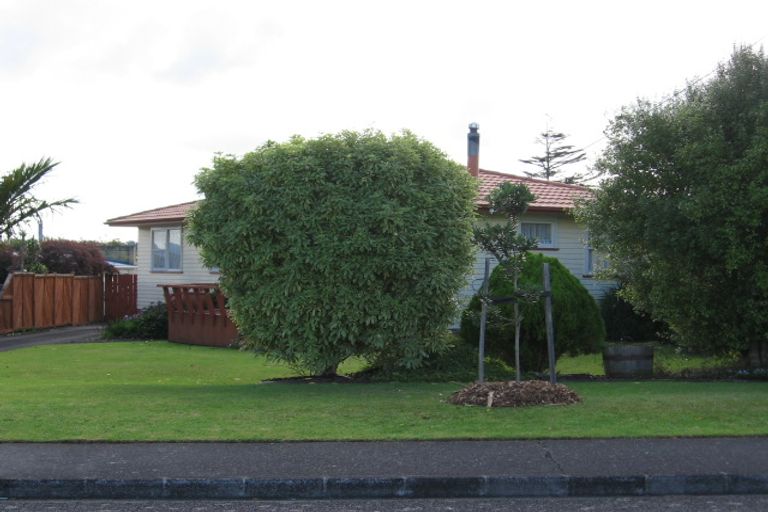 Photo of property in 78 Gloria Avenue, Te Atatu Peninsula, Auckland, 0610