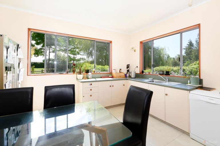 Photo of property in 66 Timaru Road, Waimate, 7924