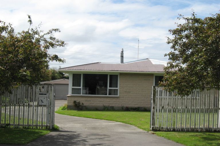 Photo of property in 4 Laing Crescent, Heathcote Valley, Christchurch, 8022