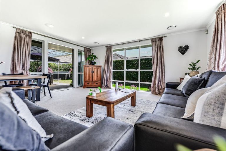 Photo of property in 22 Winchester Place, Rototuna North, Hamilton, 3210