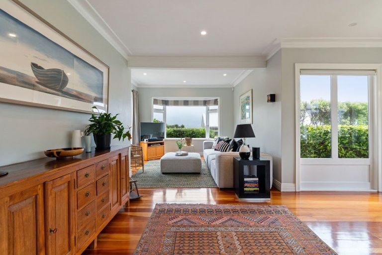 Photo of property in 43 Nicholson Road, Khandallah, Wellington, 6035