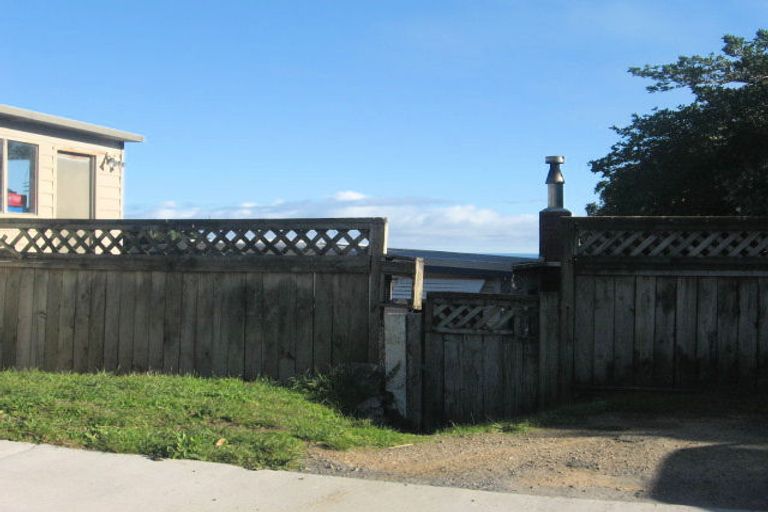 Photo of property in 25 Aperahama Street, Paekakariki, 5034
