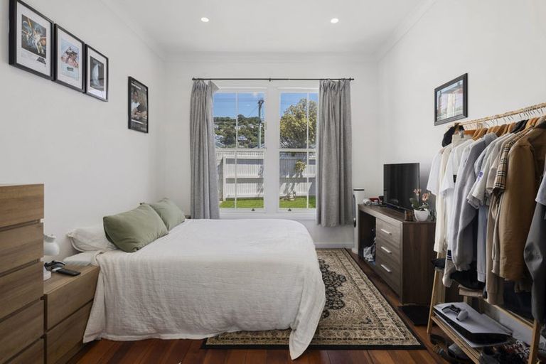 Photo of property in 109 Onepu Road, Lyall Bay, Wellington, 6022