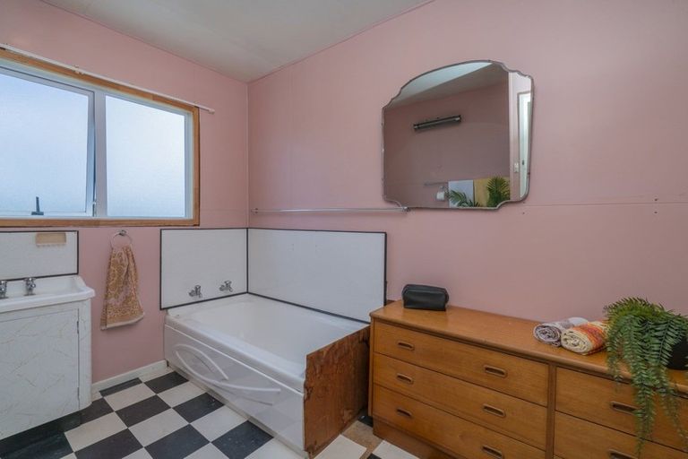 Photo of property in 9 Banks Street, Cooks Beach, Whitianga, 3591