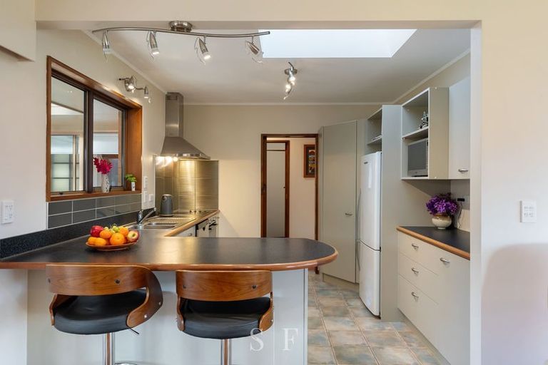 Photo of property in 15 Fleetwood Grove, Waikanae, 5036