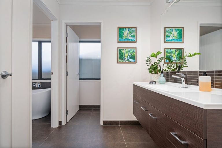 Photo of property in 32 Leeward Drive, Whitianga, 3510
